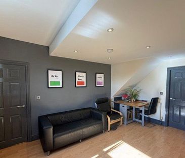 3 bedroom terraced house to rent - Photo 2