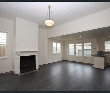 Charming Three-Bedroom Victorian Cottage - Photo 2