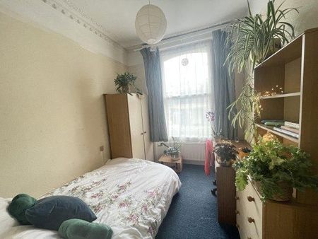 4 bedroom flat to rent - Photo 3
