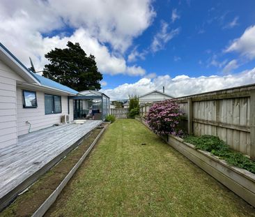 3-Bedroom Home in Lower Hutt! - Photo 4