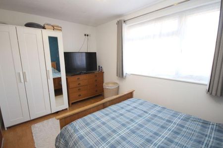 2 bedroom semi-detached house to rent - Photo 3