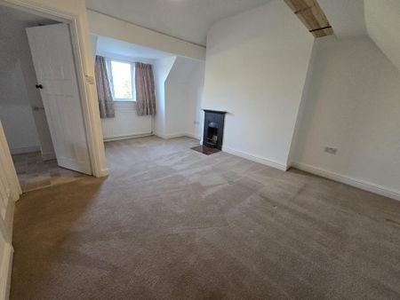 4 bedroom semi-detached house to rent - Photo 4