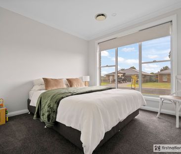 Modern Family Living with Space, Style & Comfort - Photo 6