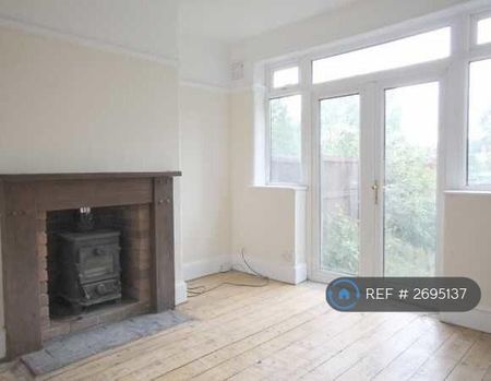 3 bedroom semi-detached house to rent - Photo 2