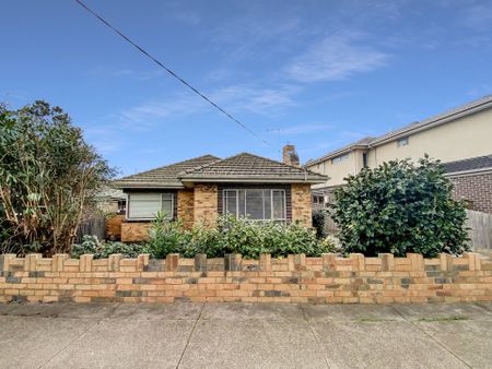 Large three bedroom home - Photo 3