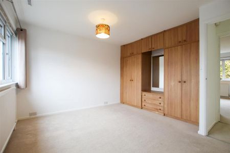 4 bedroom end of terrace house to rent - Photo 5