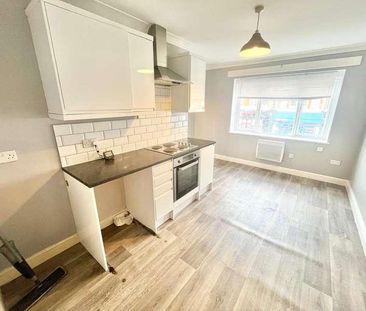 The Broadway, Thorpe Bay, Southend On Sea, Essex, SS1 - Photo 2