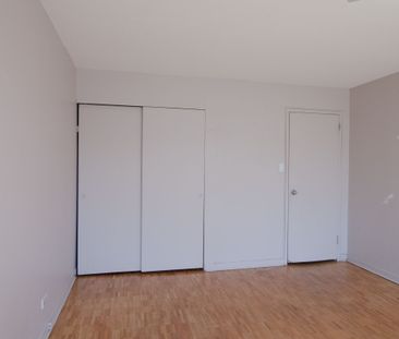 1975 Maisonneuve Blvd West - Photo 1