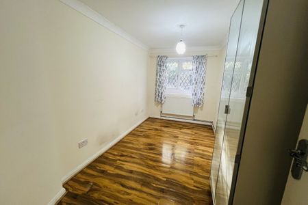 Green Close - Photo 4