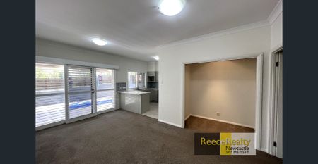 Beautiful 3-Bedroom Family Home! - Photo 4