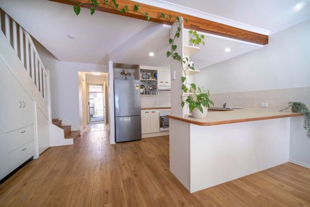 Partly Furnished Townhouse in the Heart of Buderim! - Photo 1