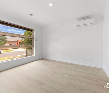 Modern Family Allure In A Prized Pocket! - Photo 5