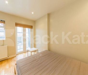 City Location 1 bedroom property with balcony near old street station - Photo 2