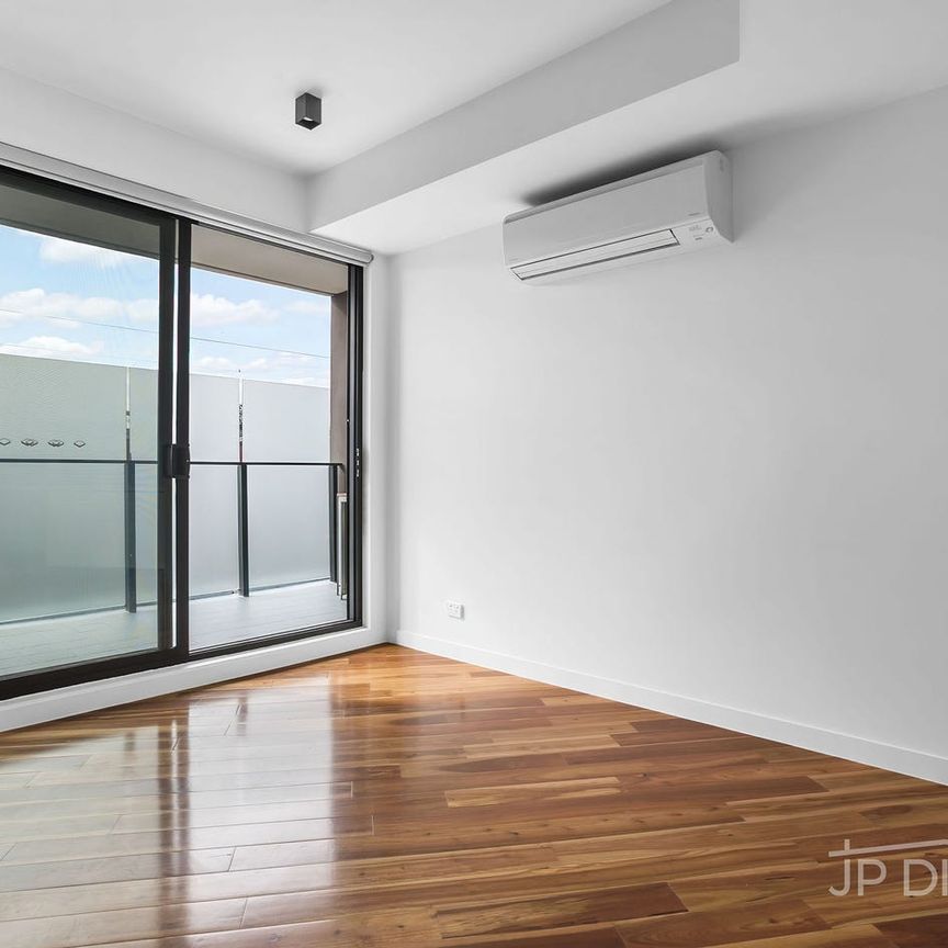 Perfectly Positioned, Stylish Living in the Heart of Highett - Photo 1