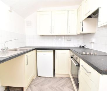 2 bedroom end of terrace house to rent - Photo 3