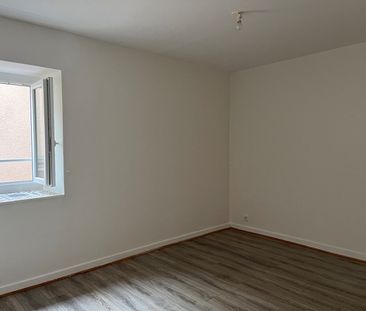 Location Appartement 3 pièces 77m² COURPIERE 63120 - Photo 1