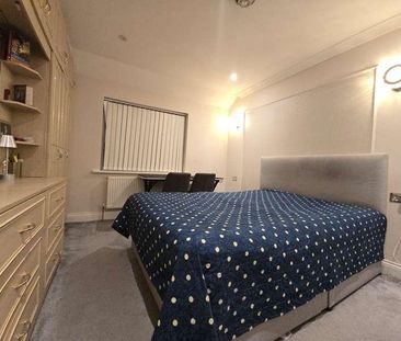 Wimborne Avenue, Hayes, UB4 - Photo 4