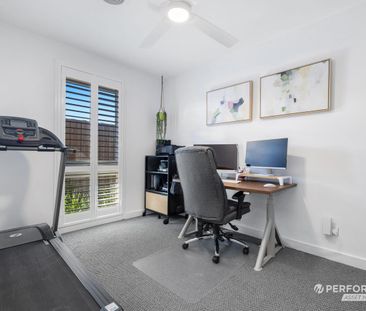 Tranquil Renovated Lifestyle Entertainer - Photo 6