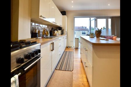 Room in a Shared House, Brunswick Avenue, N11 - Photo 4