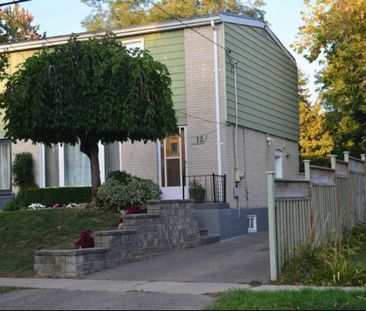 For Lease - 12 Chevron Crescent, Toronto, Ontario - Photo 4