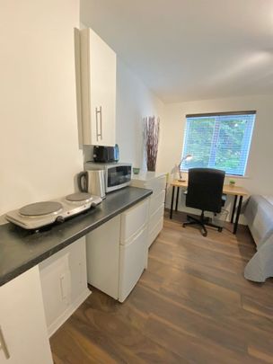 Bedsit, Inwen Court, SE8 - Photo 1
