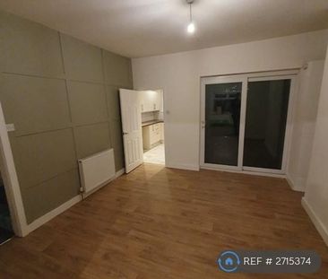 3 bedroom end of terrace house to rent - Photo 1