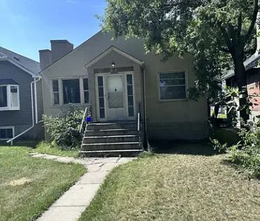 Detached Single-Family Home for Rent in Parkdale (Edmonton) | 11520 81 Street Northwest, Edmonton - Photo 1