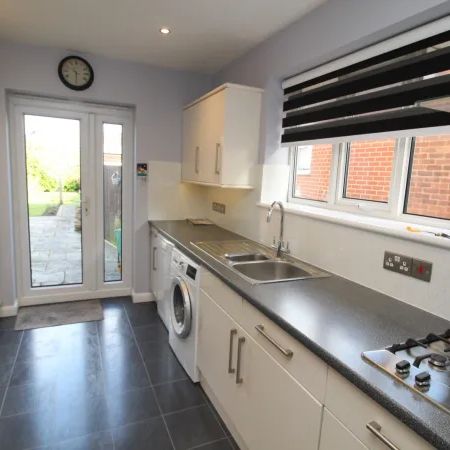 Essex, CM15, Oliver Road, Shenfield - Photo 1