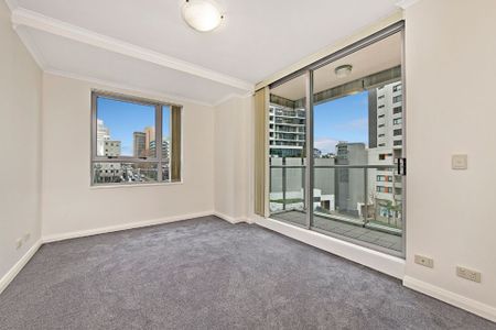 Ultra-Spacious, Central Location **Available 17/12/25 ** - Photo 2