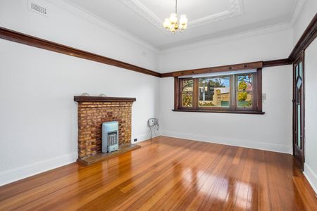 Stylish 2-Bedroom Home with Renovated Interiors on Williamstown Road - Photo 3