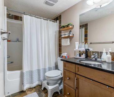 Modern Elegance And Urban Convenience: 2 Bed, 2 Bath Condo At 'the ... - Photo 5