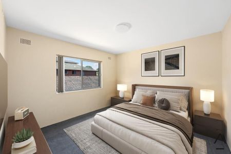 LOCATION, LOCATION! - Photo 3