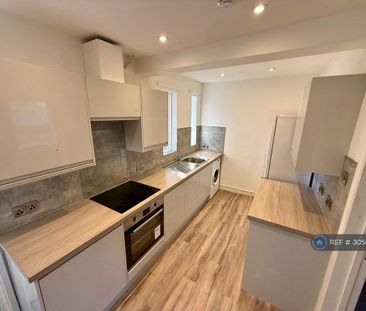 1 bedroom in a house share to rent - Photo 6