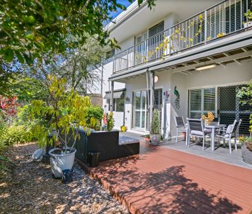 Spacious 3 Bedroom Townhouse with Grassed Courtyard&excl; - Photo 2