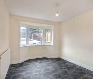 3 bedroom end of terrace house to rent - Photo 2