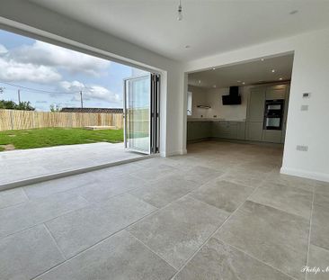 4 bedroom detached house to rent - Photo 6