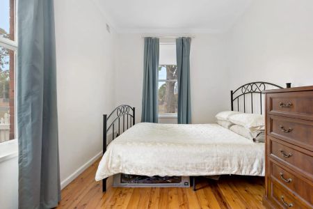 CHARMING 2 BEDROOM HOME - Photo 2