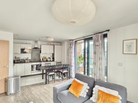 2 bedroom flat to rent - Photo 2