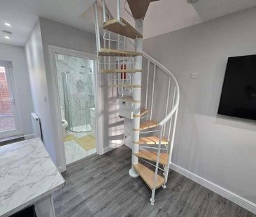 Harrow, HA2 - Photo 2