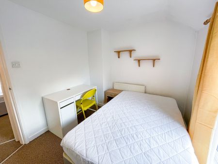 Vron Square, Bangor, Gwynedd, LL57 - Photo 5