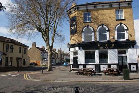 Enormous Rooms -, Park Street, Southend On Sea, SS0 - Photo 5