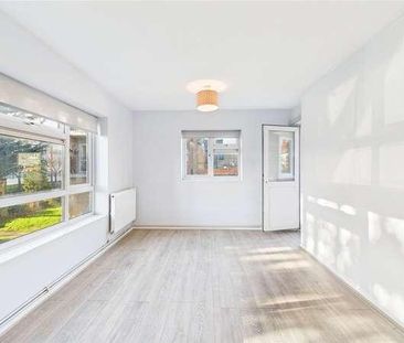 Dale Court, Grove Hill, South Woodford, London, E18 - Photo 1