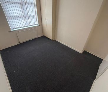 2 bedroom ground floor flat to rent - Photo 1