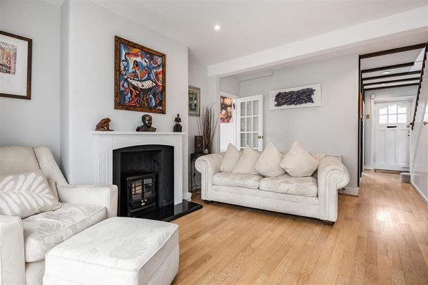 4 bedroom detached house to rent - Photo 1