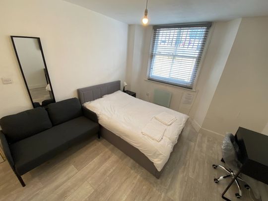 Studio Flat, Bedford Place, BN1 - Photo 1