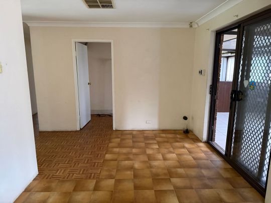 Spacious 3-Bed with Games Room! - Photo 1
