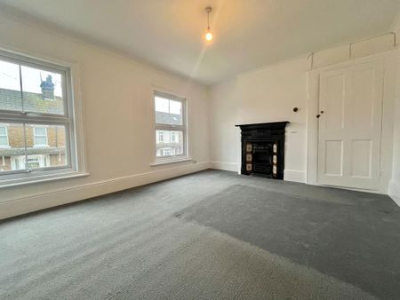 3 bedroom end of terrace house to rent - Photo 3