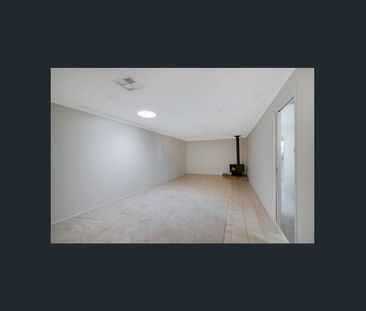 Spacious 5-Bedroom Family Home in Peaceful Pitt Town Setting - Photo 4