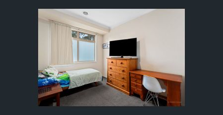 Modern Lakeside Living – Walk to Shops, Schools & the Lake! - Photo 4