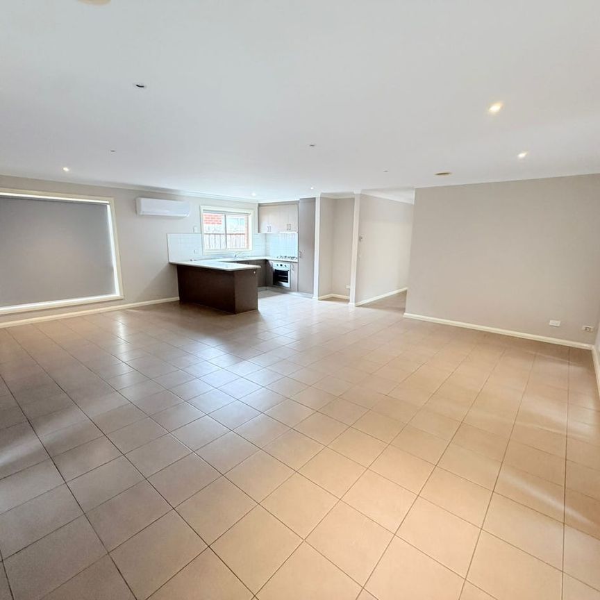 Perfect Family Home – Freshly Updated & Ideally Located - Photo 1